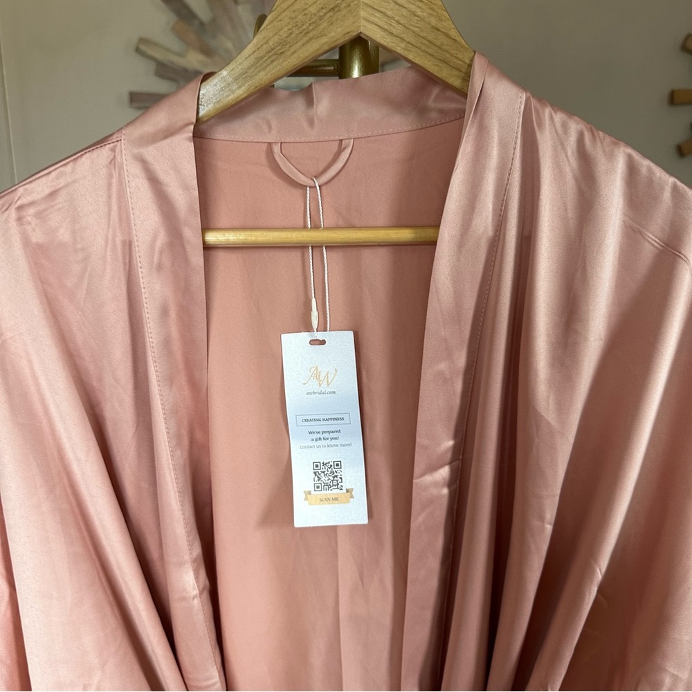 Elegant Rose Gold Women's Kimono Robe - Picture 3 of 5